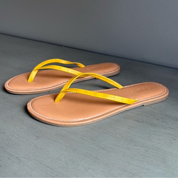 Cushionaire Women's Memory Foam Tan Yellow Flip Flop Thong Sandals Sz 8 Summer - Picture 2 of 8